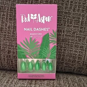 Red Aspen Green Press-On Nails